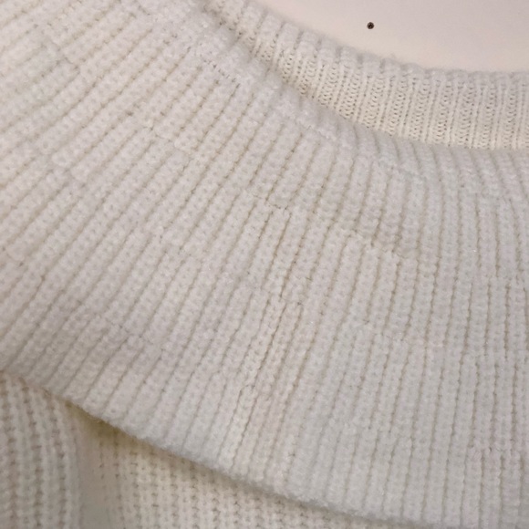 Off the shoulder sweater - Picture 3 of 4